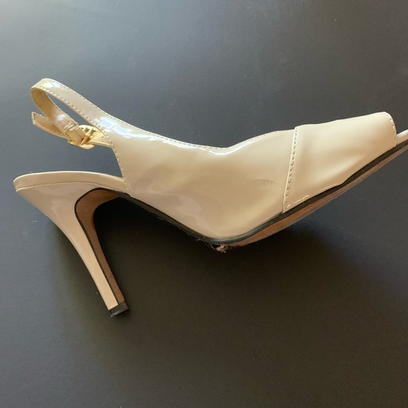 Tender Tootsies size 7 heels. - Picture 2 of 5